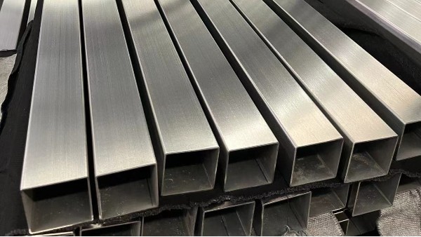 必赢集团网站管光伏支架：坚固耐用的绿色能源未来！